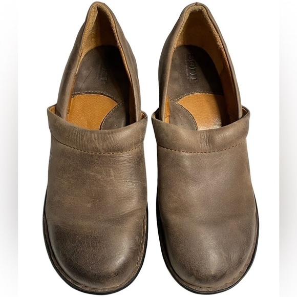 BORN BOC Leather Shoes Size 8 Slide On Slip On Brown Flats Comfort Like New - Picture 1 of 7